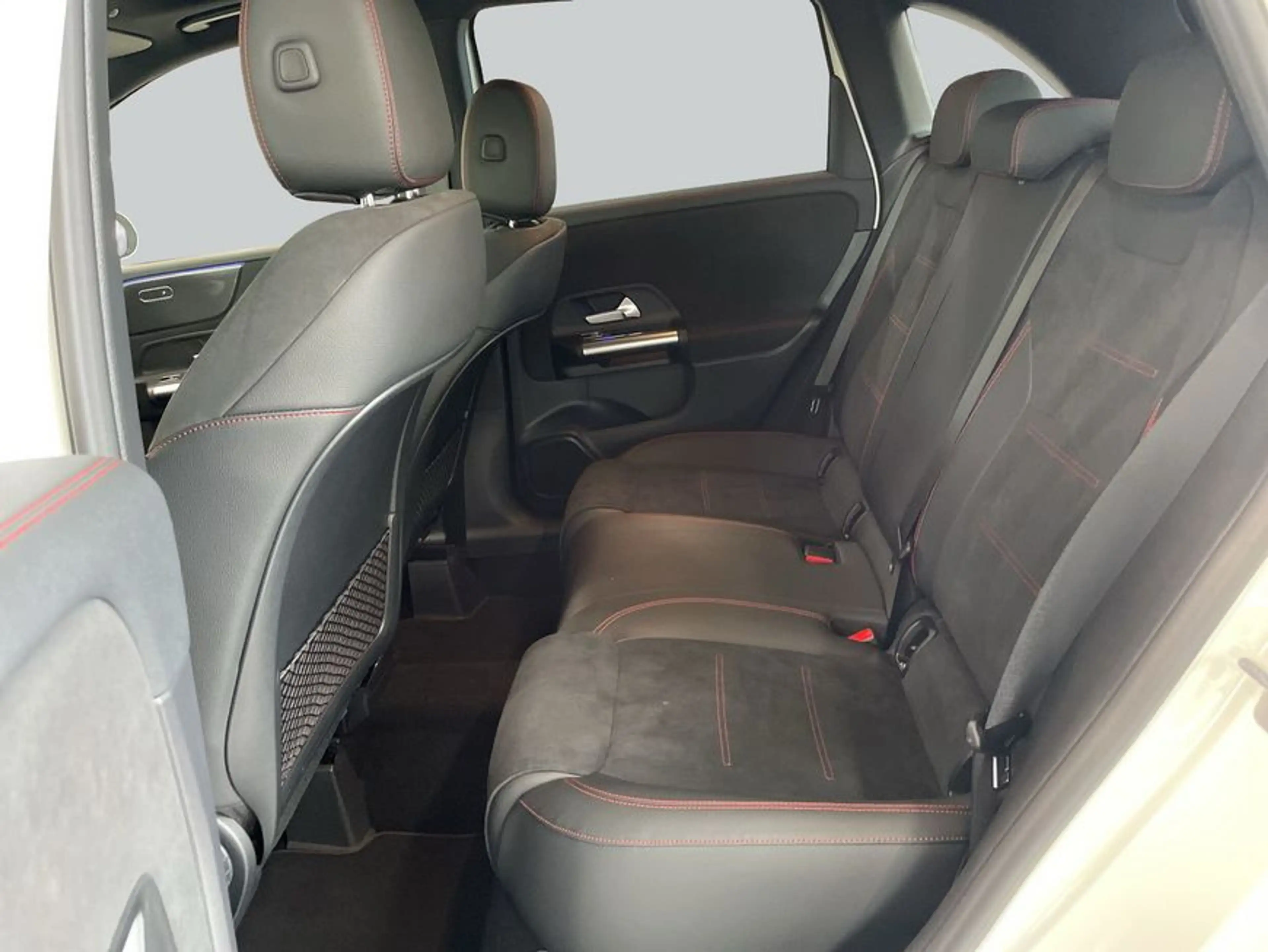 Mercedes-Benz B 220 B-Klasse — photo 11