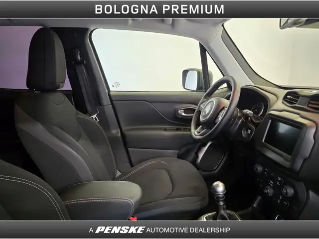 Jeep Renegade view 3