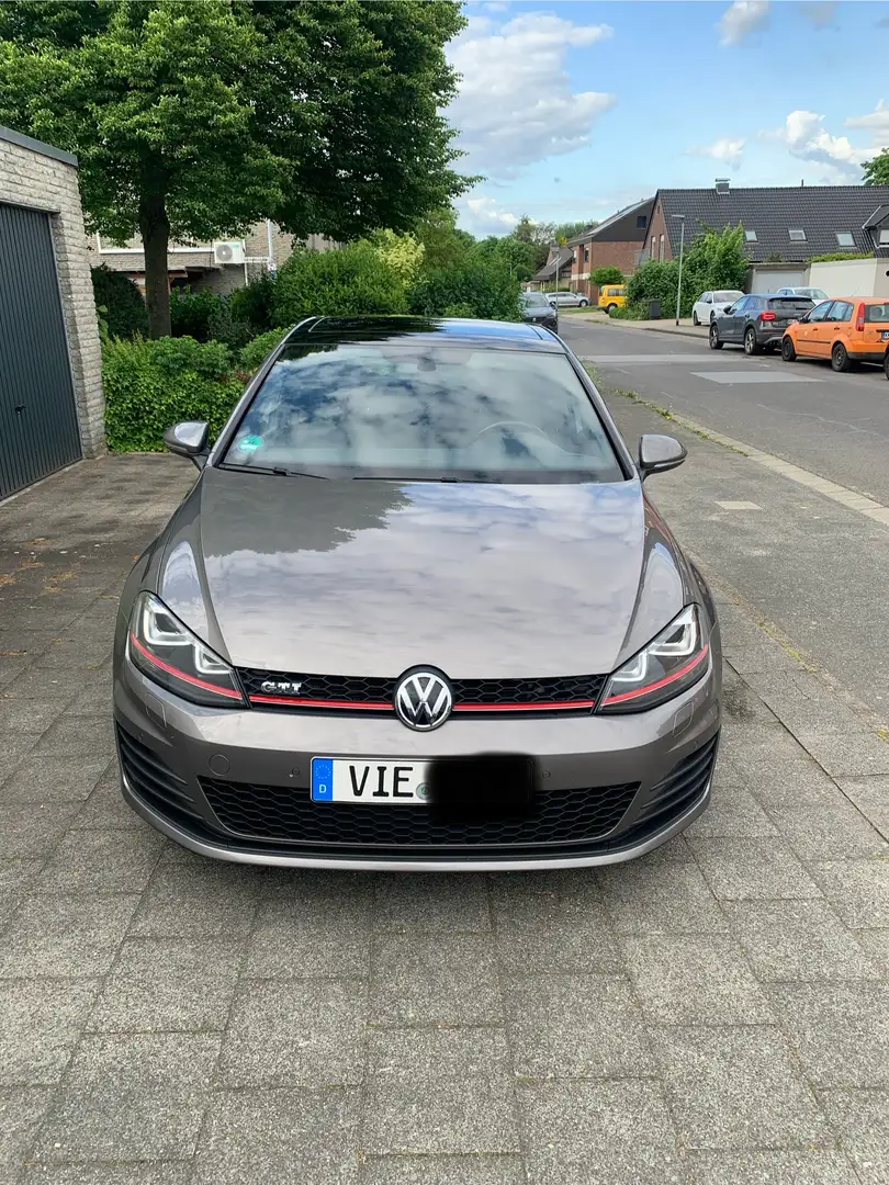 Volkswagen Golf GTI - 1