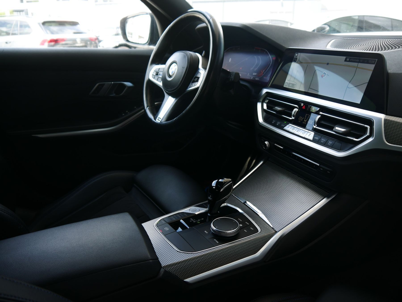 BMW 320 d Touring M-Sport *Panorama & Live Cockpit - AHK* — photo 13