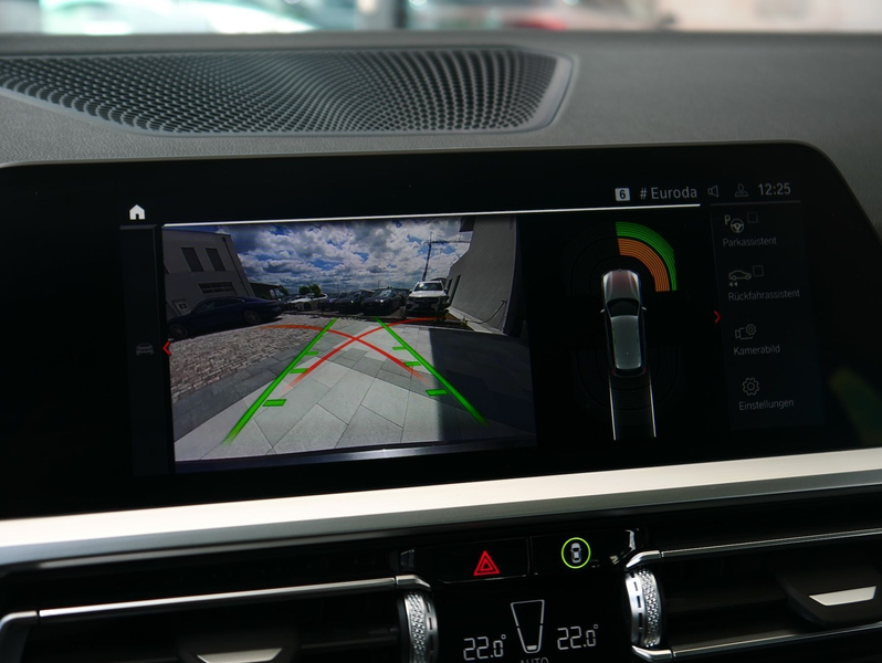 BMW 320 d Touring M-Sport *Panorama & Live Cockpit - AHK* — photo 15