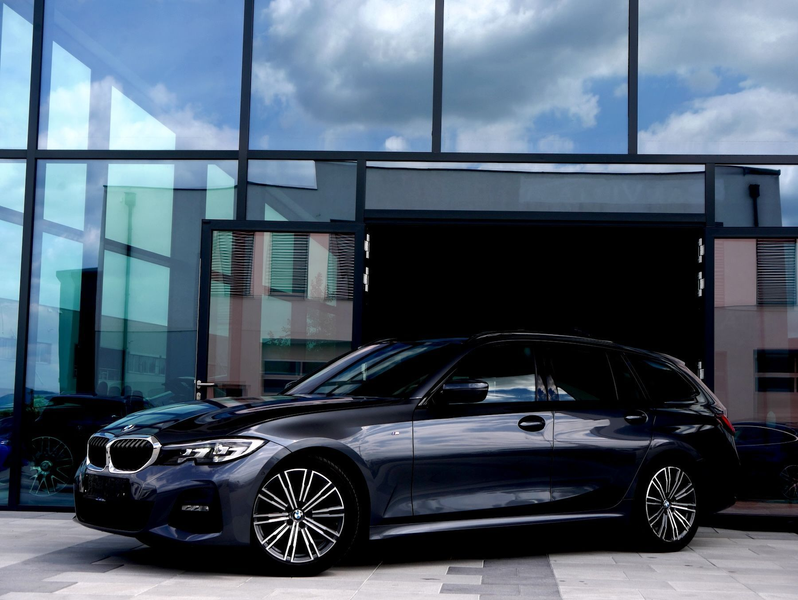 BMW 320 d Touring M-Sport *Panorama & Live Cockpit - AHK* — photo 2