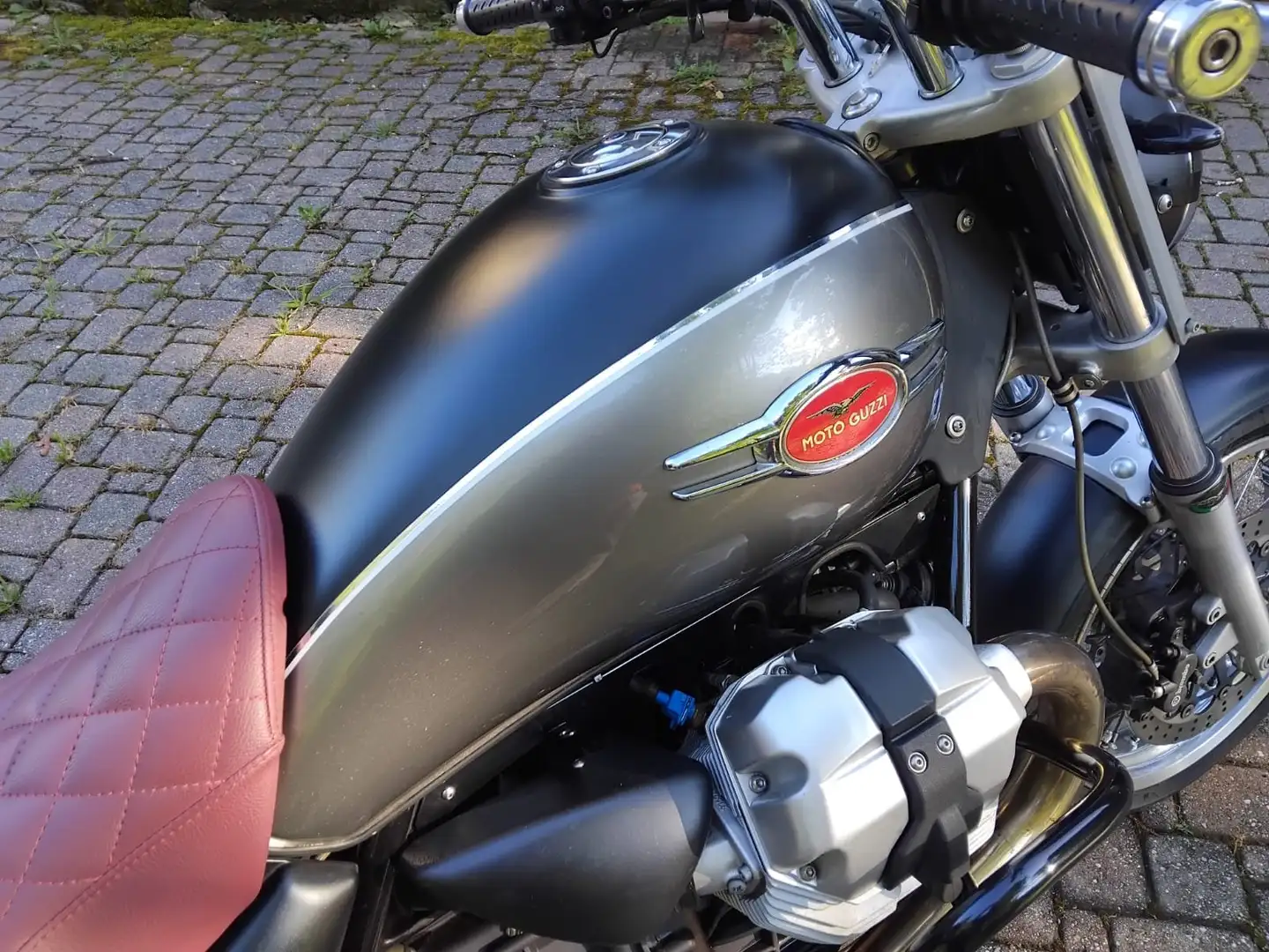 Moto Guzzi Bellagio 940 Grau - 1