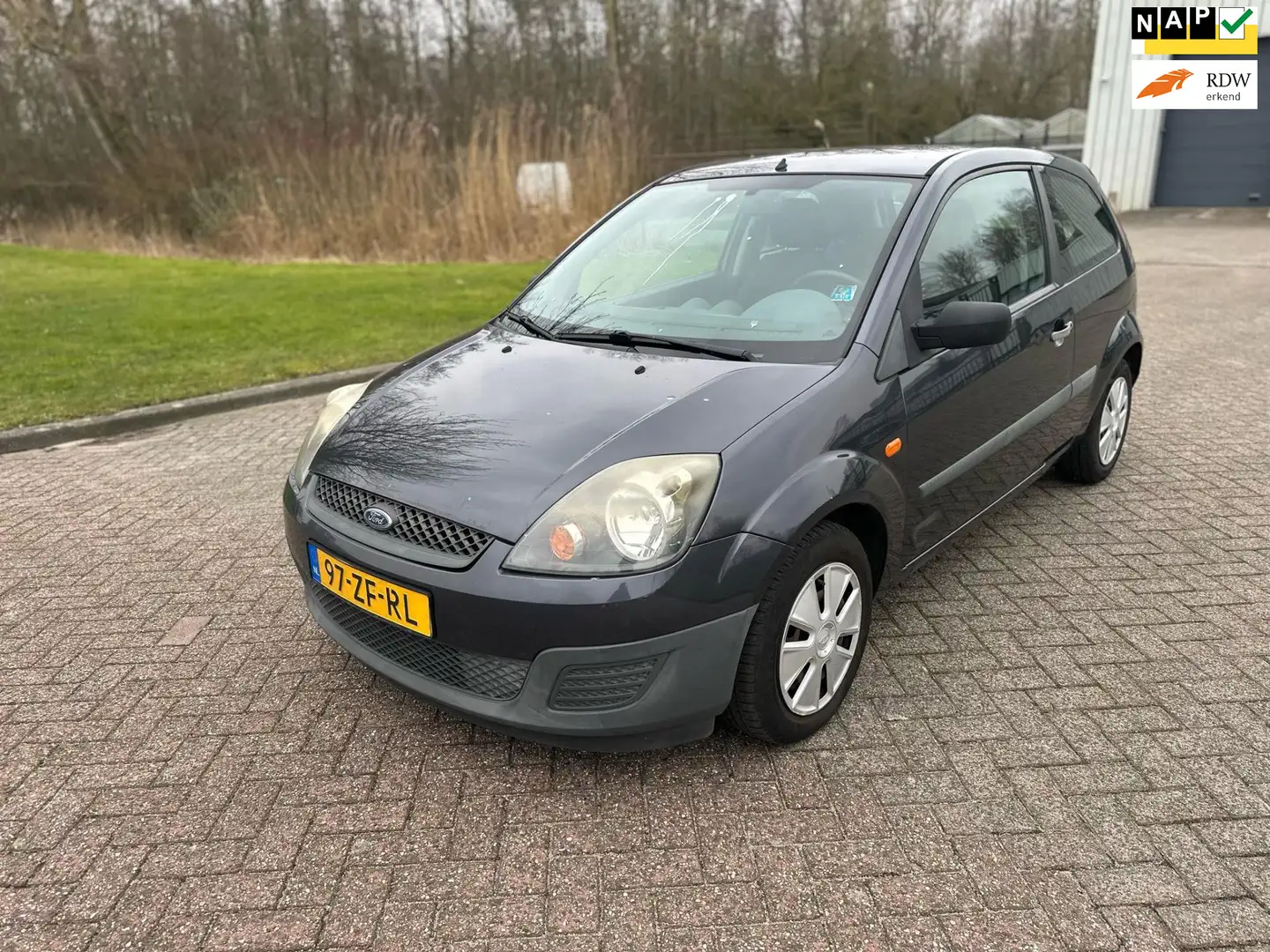 Ford Fiesta 1.3-8V Cool & Sound/LPG/APK TOT 18-01-2026 Grijs - 1