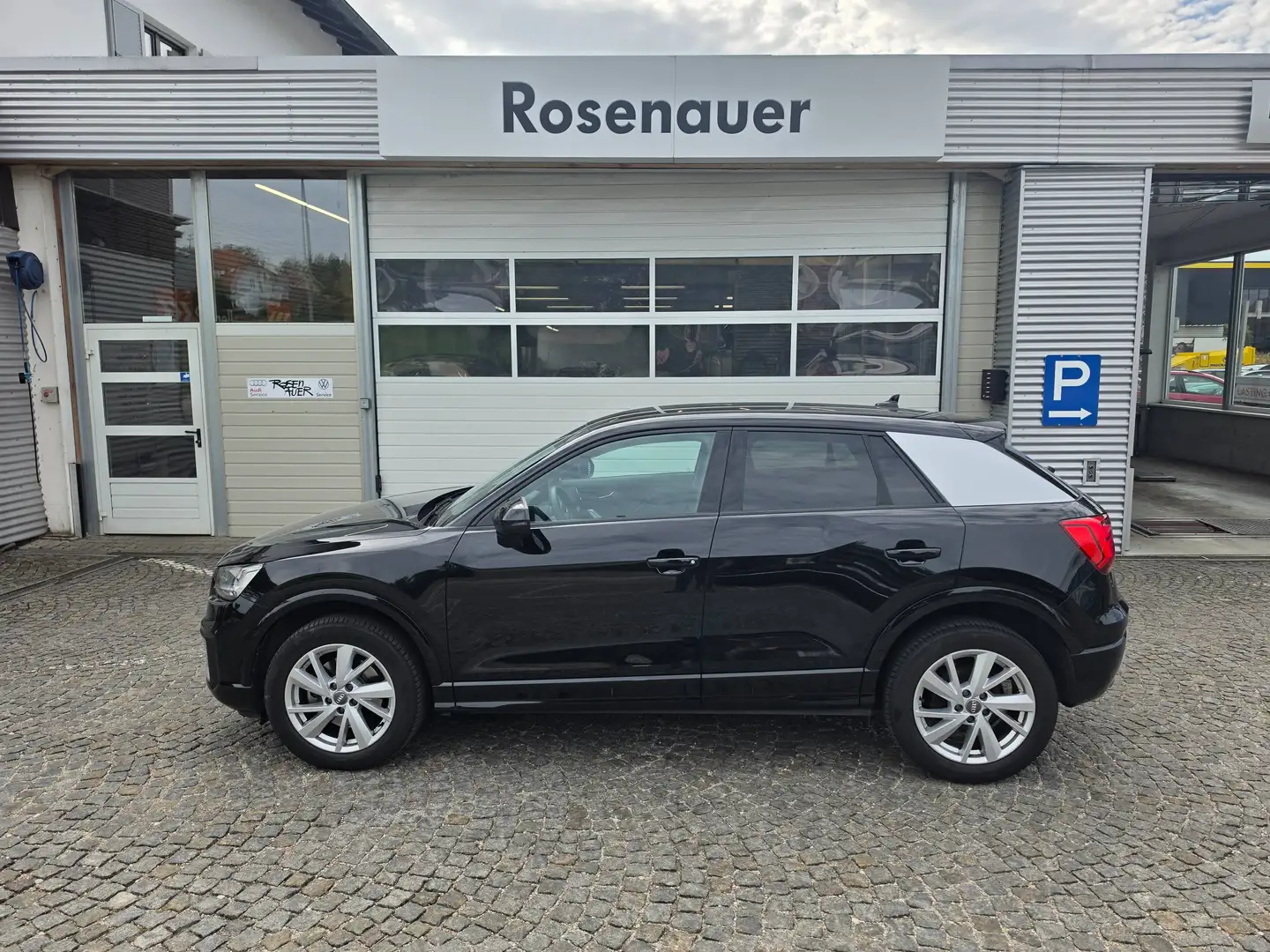 Audi Q2 40 TFSI quattro sport Schwarz - 1