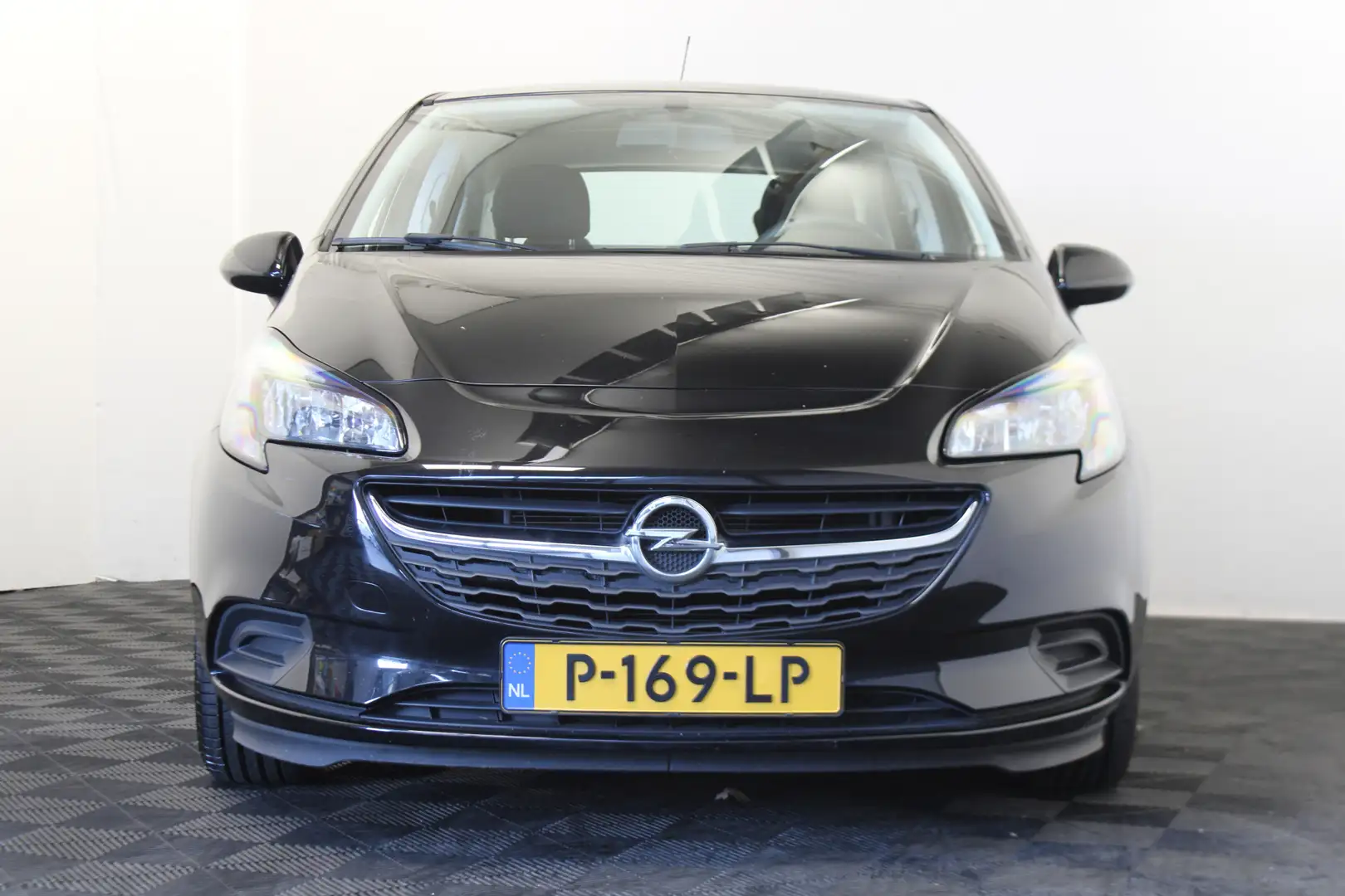 Opel Corsa 1.2 Zwart - 2