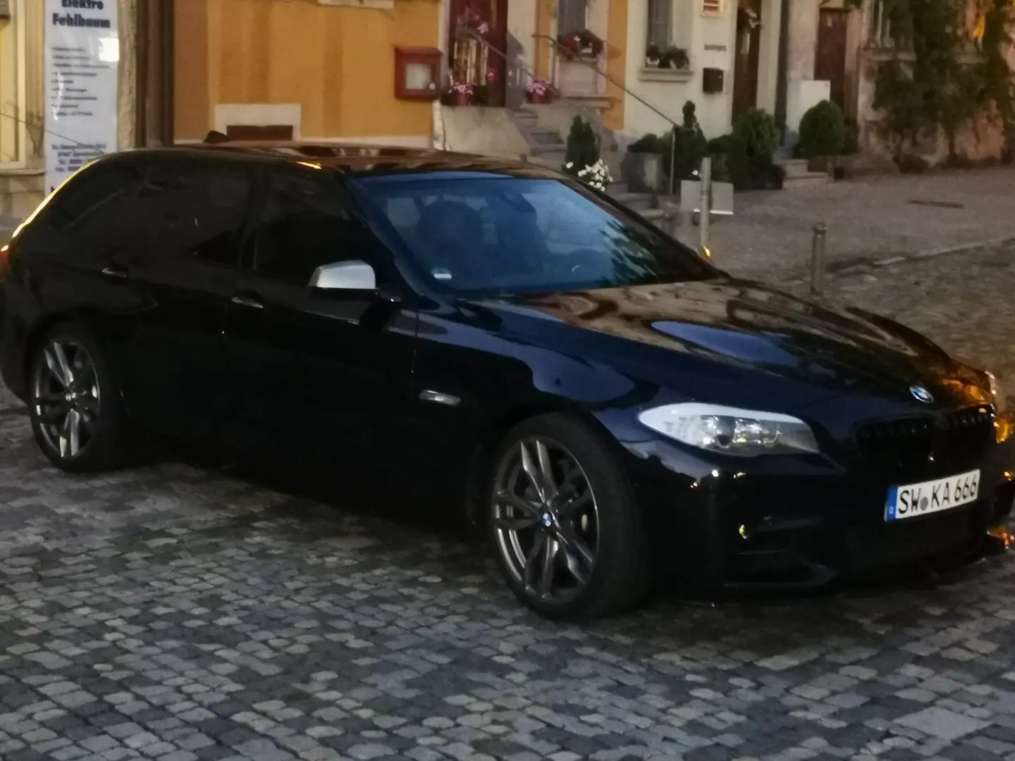 BMW 550 5er M550d xDrive Touring Sport-Aut. Negro - 1