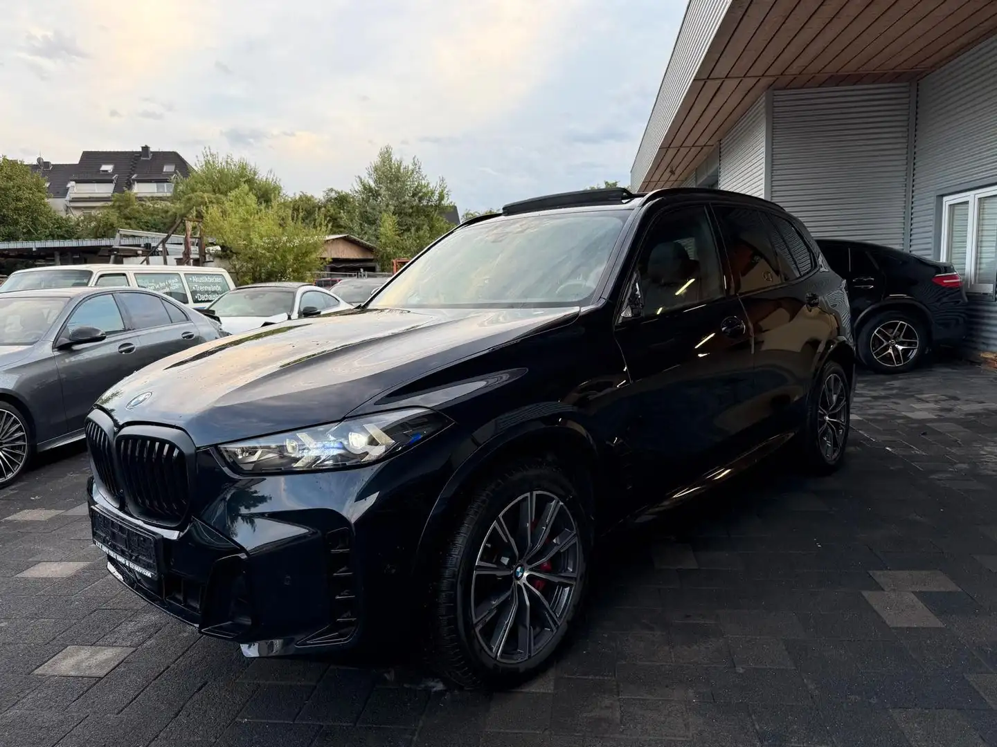 BMW X5 30 d xDrive M Sport 7 Sitzer Massage Panorama Noir - 1