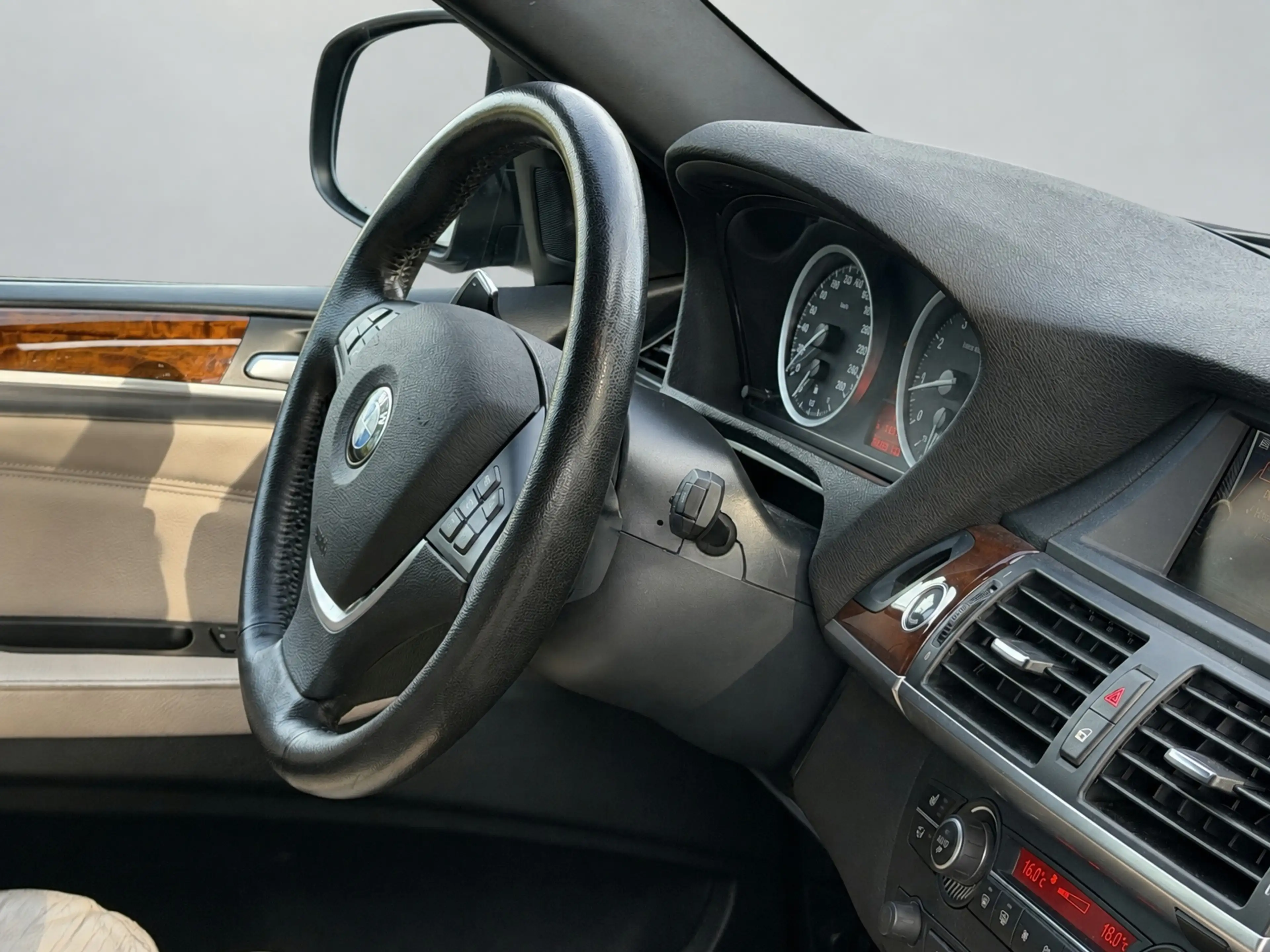 BMW X6 XDrive35i High Executive, achteruitrijcamera, head — photo 12