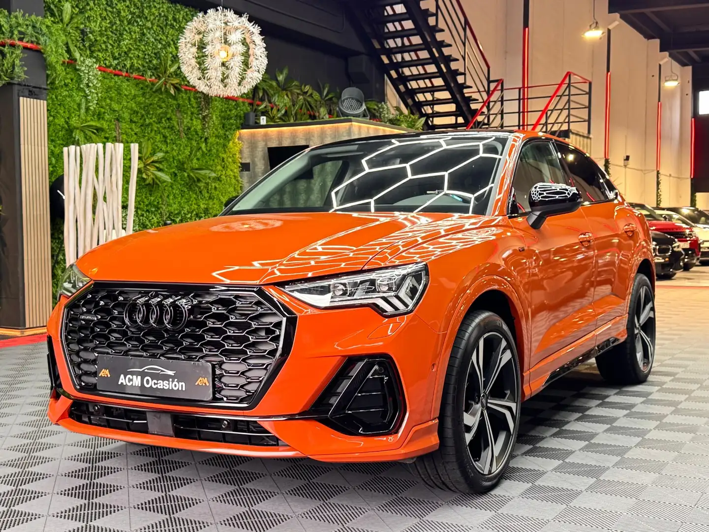 Audi Q3 Sportback 40 TFSI quattro Black line S tronic Oranje - 2