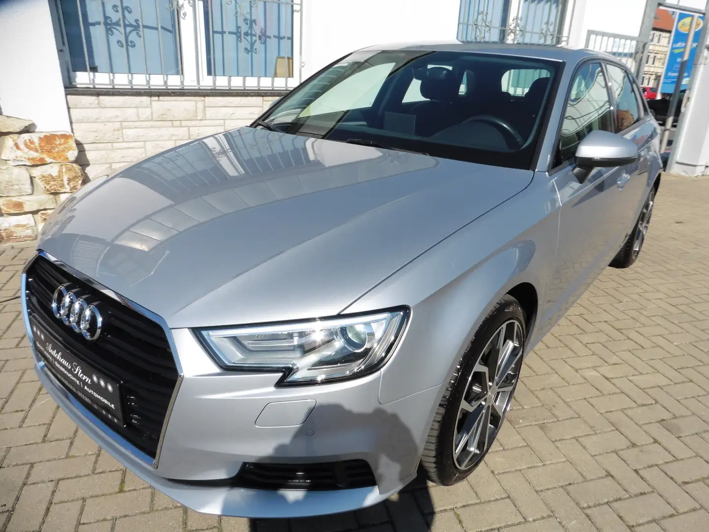 Audi A3 1,0 Sportback S-Tronic*NAVI*XENON*PDC*SHZ*MFL... Silber - 1