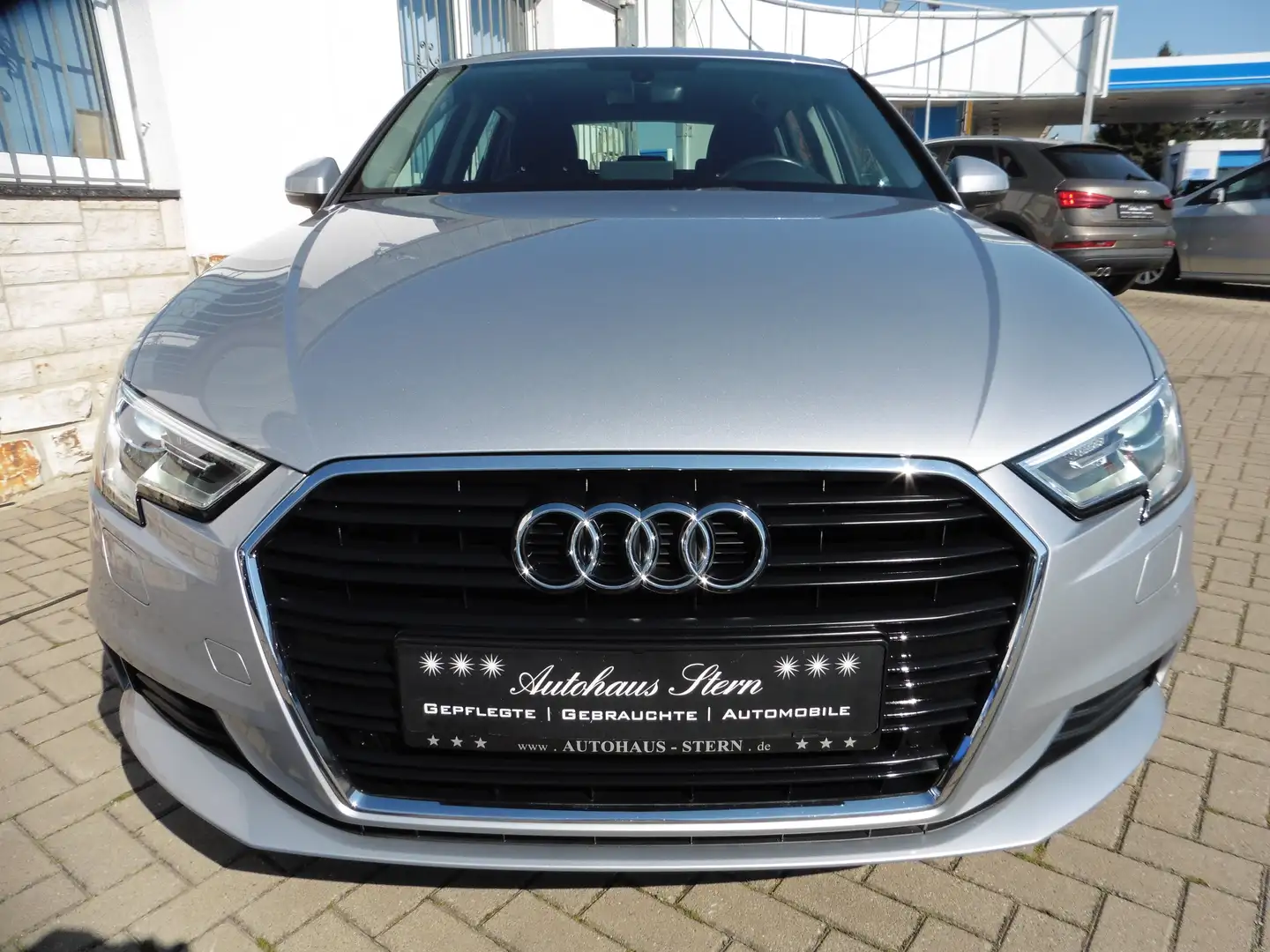 Audi A3 1,0 Sportback S-Tronic*NAVI*XENON*PDC*SHZ*MFL... Silber - 2