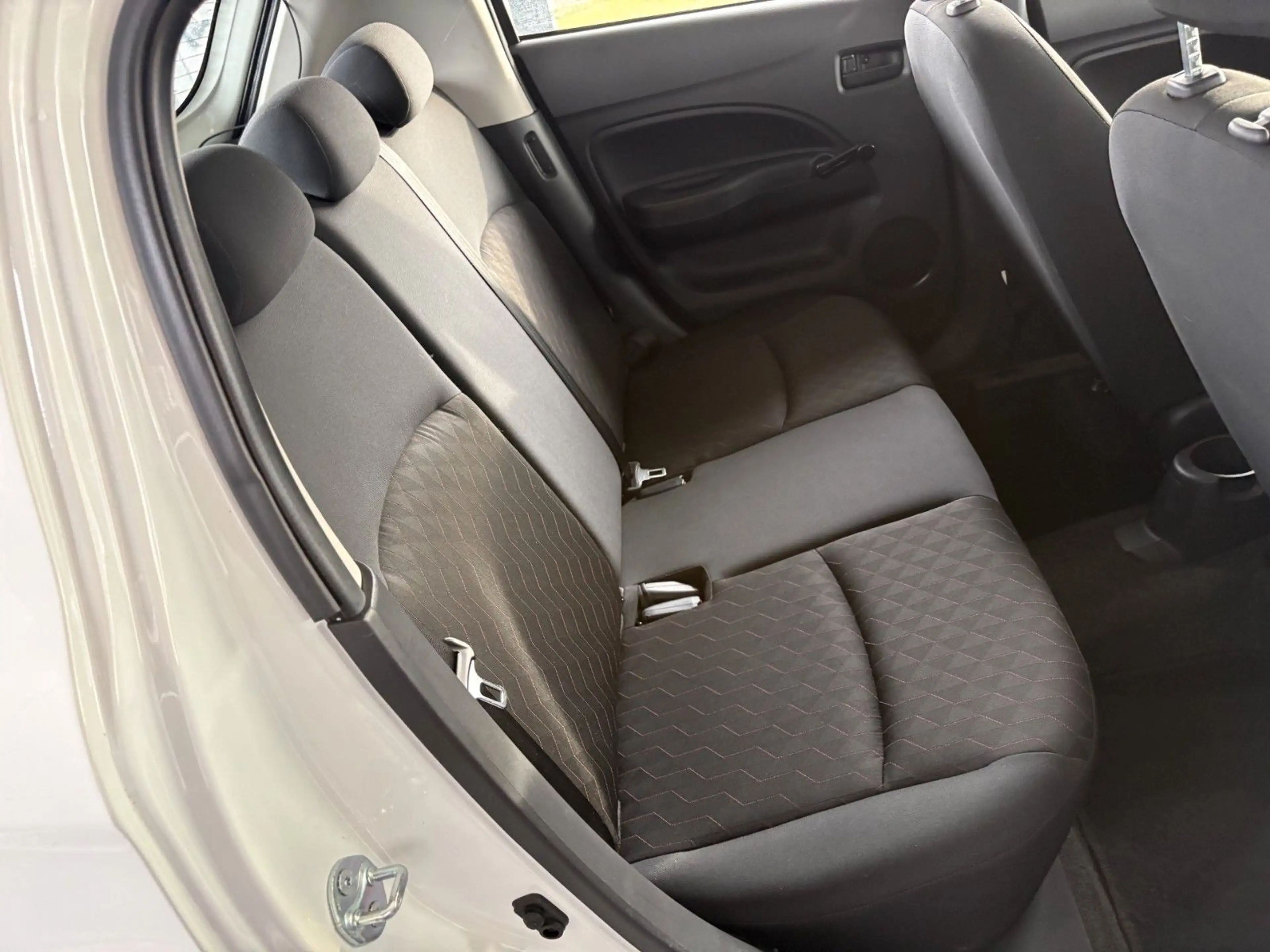 Mitsubishi Space Star — photo 11