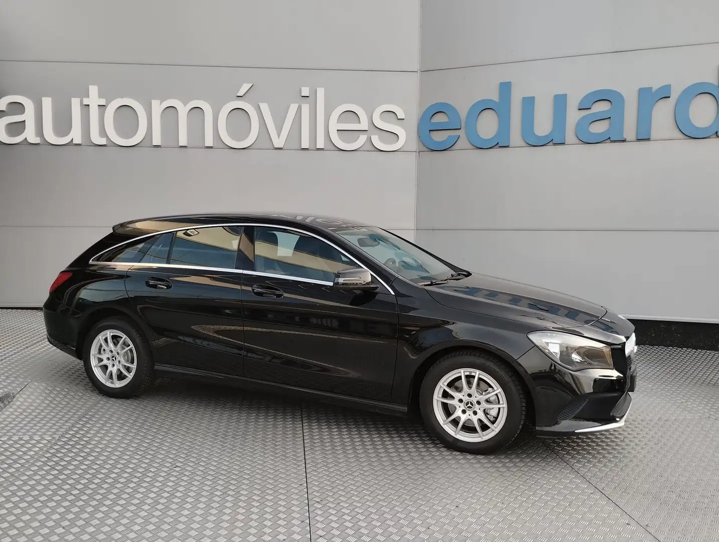 Mercedes-Benz CLA 200 d Negro - 1