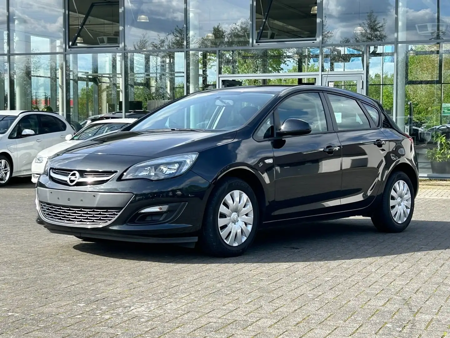 Opel Astra 1.6 Selection / Bluetooth / Klima Schwarz - 1