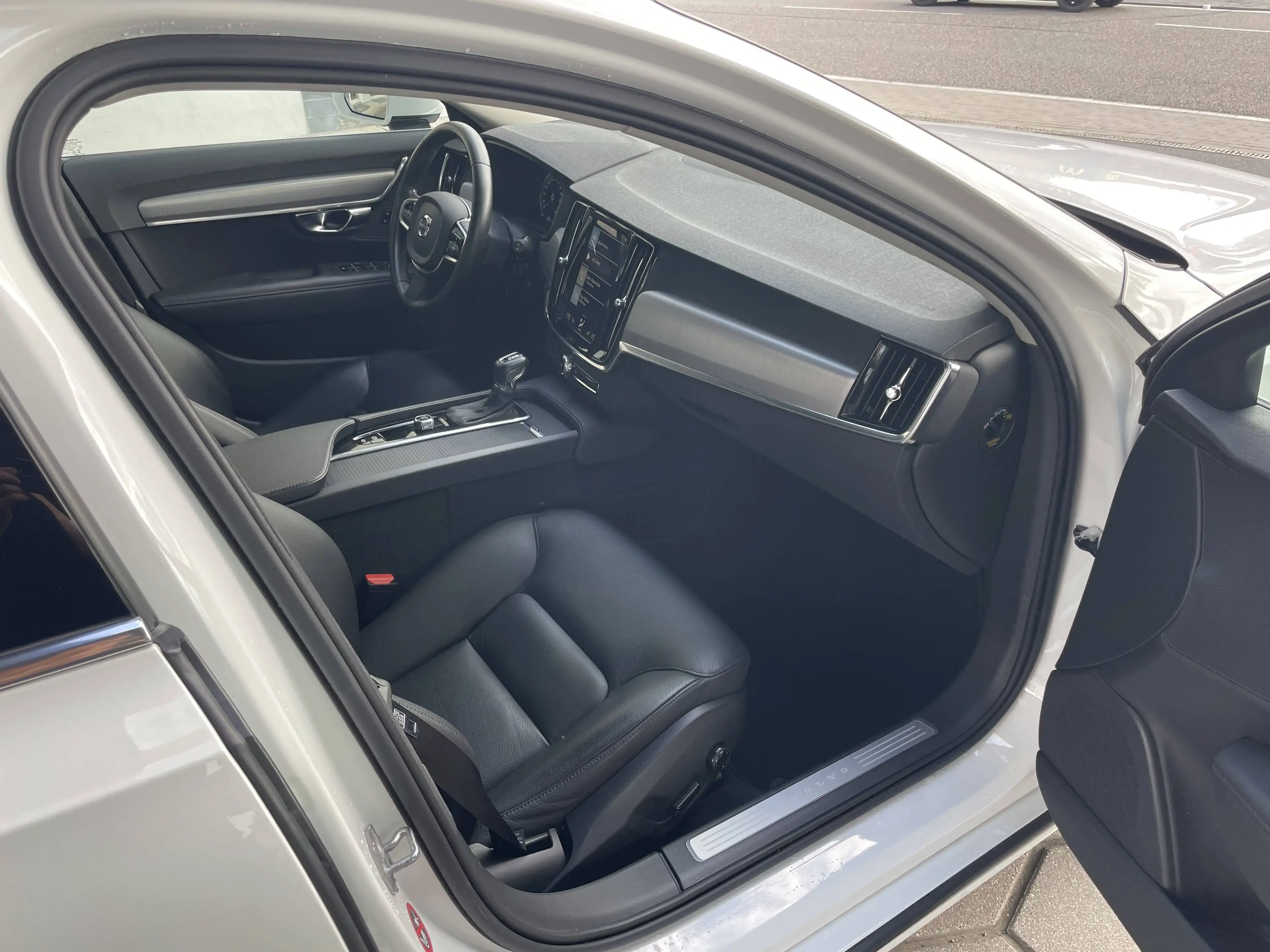 Volvo V90 Kombi  HUD  CAM 1.Hand  Panorama  Alu — photo 10