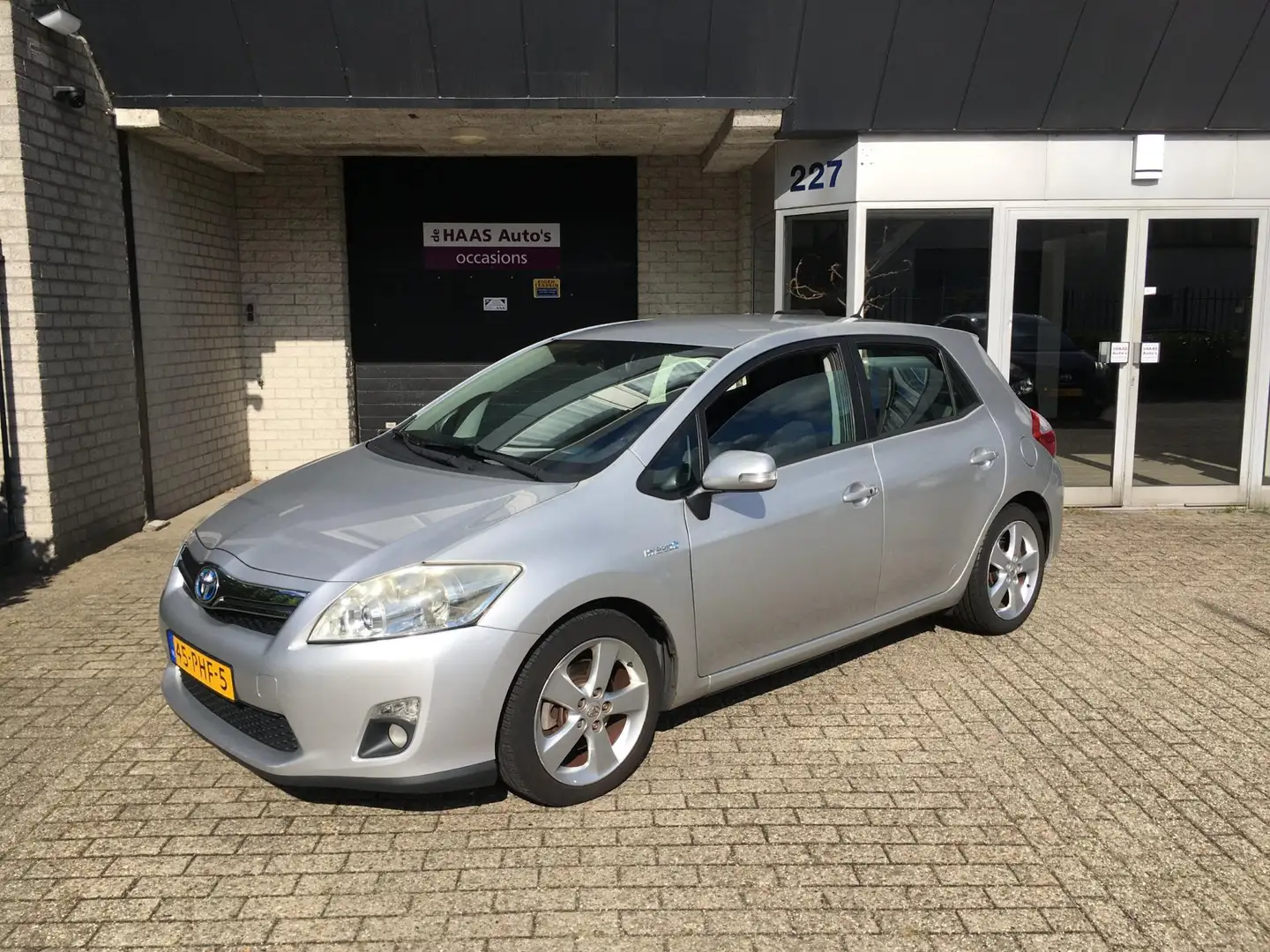 Toyota Auris 1.8 Full Hybrid Executive / CAMERA / NAVI / ALU VE Grijs - 1