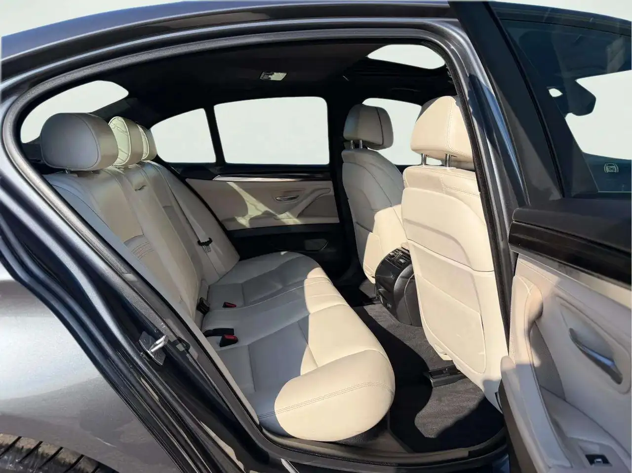BMW 5 Series снимка BMW 5 Series