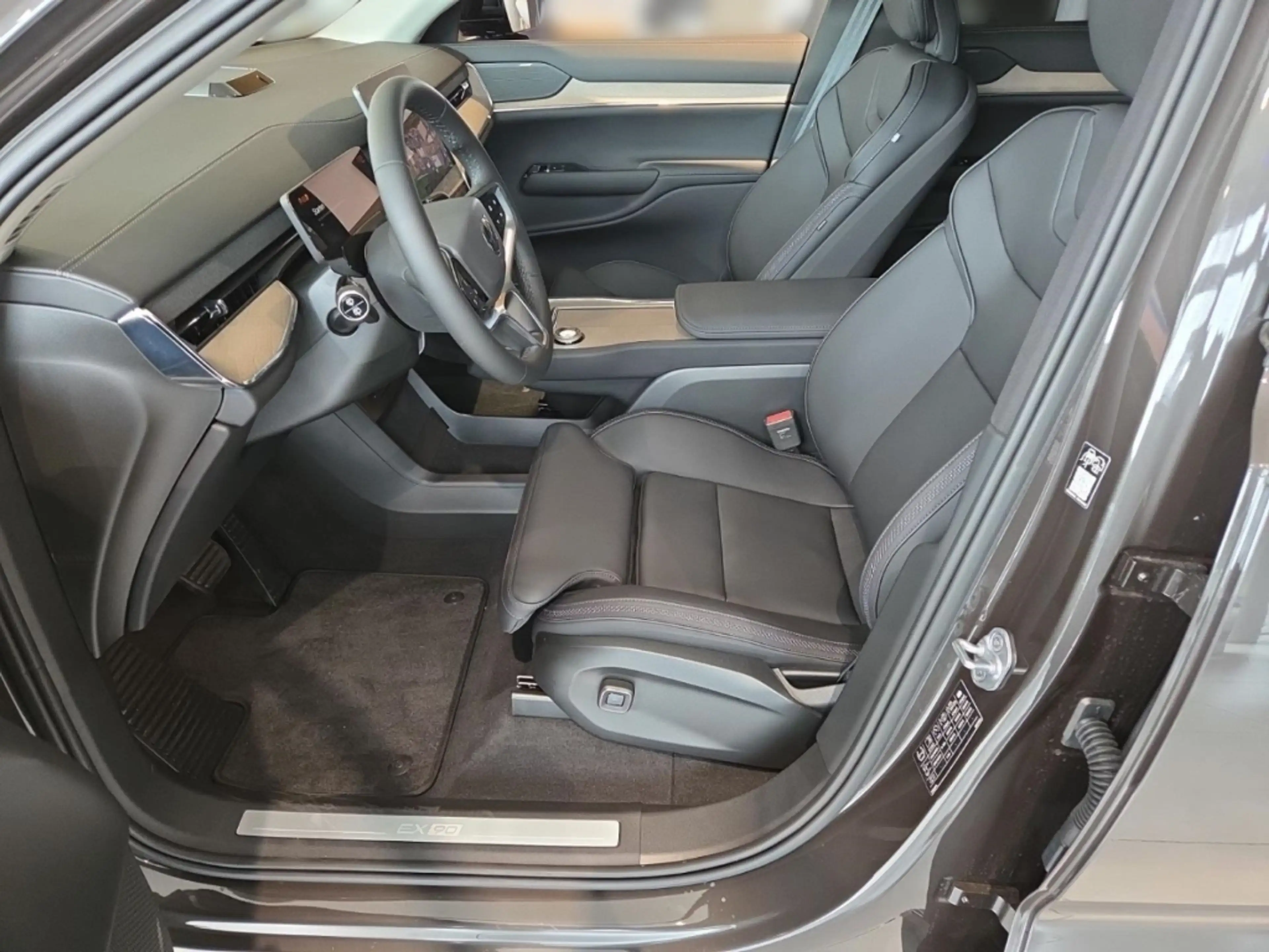 Volvo EX90 Ultra Pure Electric AWD 7-Sitzer HUD StandHZG Pano — photo 7