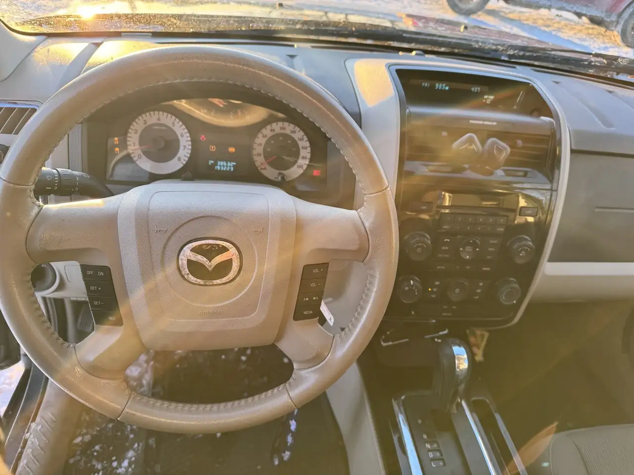 Mazda Tribute снимка Mazda Tribute