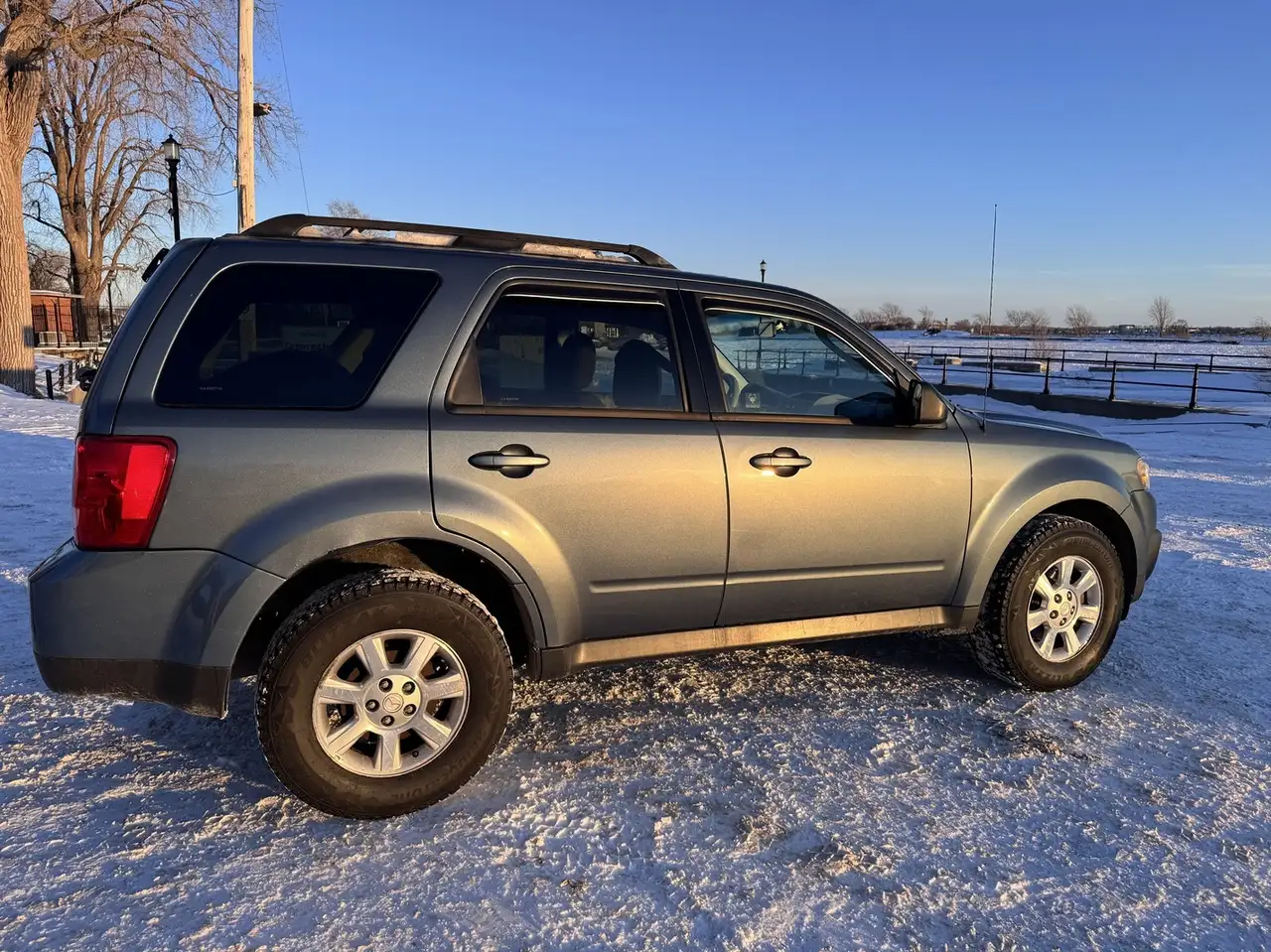 Mazda Tribute снимка Mazda Tribute