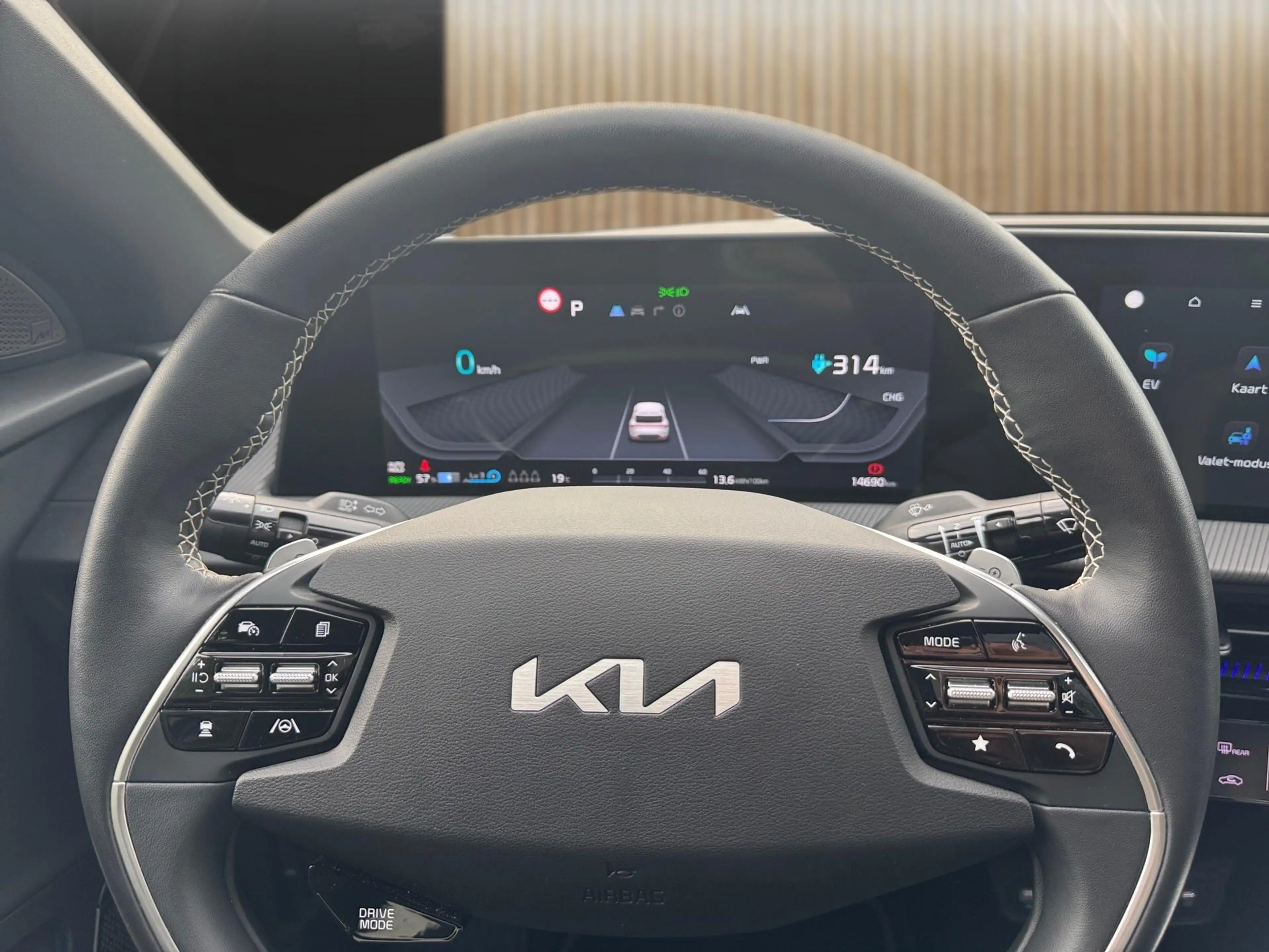 Kia EV6 77.4 kWh GT-LINE AWD Full Option! — photo 12