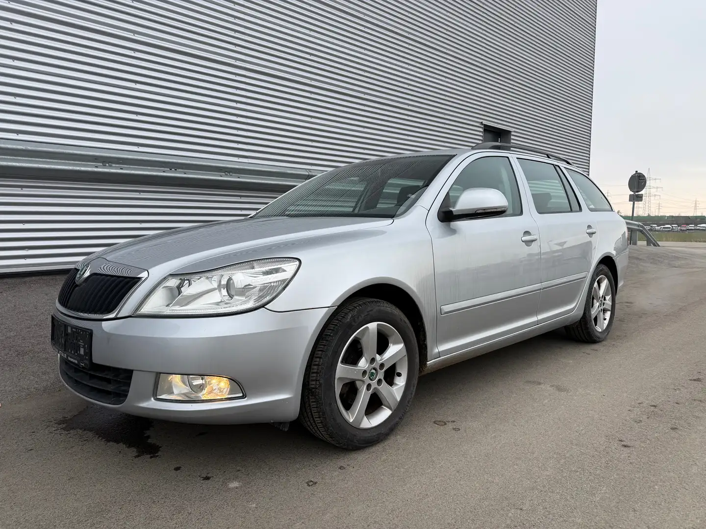 Skoda Octavia Kombi 1,6 Elegance TDI CR DPF ID:17 Grau - 2