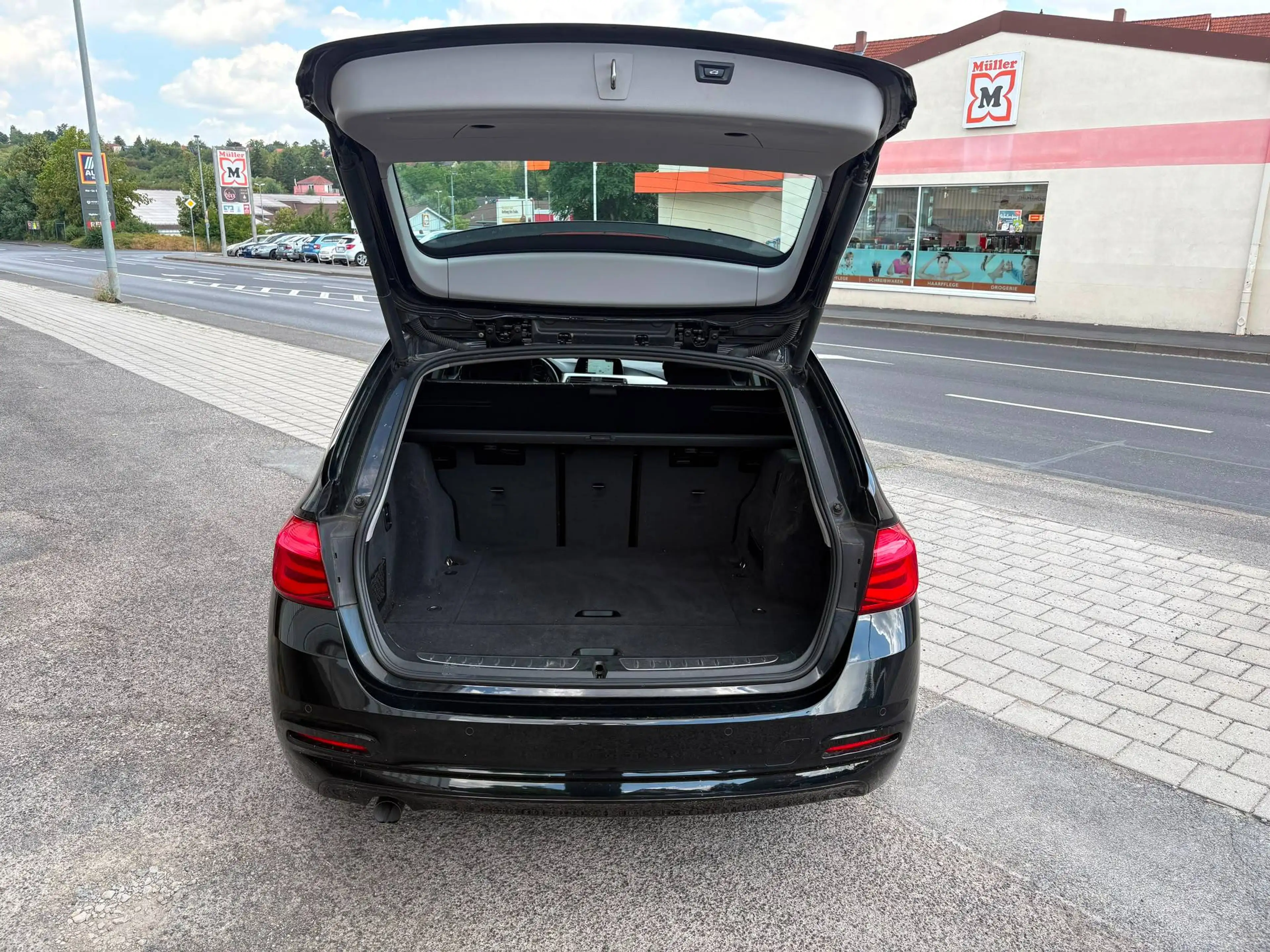 BMW 316 3er Touring Diesel 316d Aut. Advantage*Spurhalteassistent*Navigation*PDC vorne + hinten*Elektrische Heckklappe* — photo 8