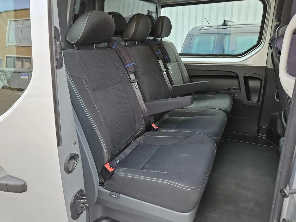 Nissan NV300 2017 из Европы — купить под ключ