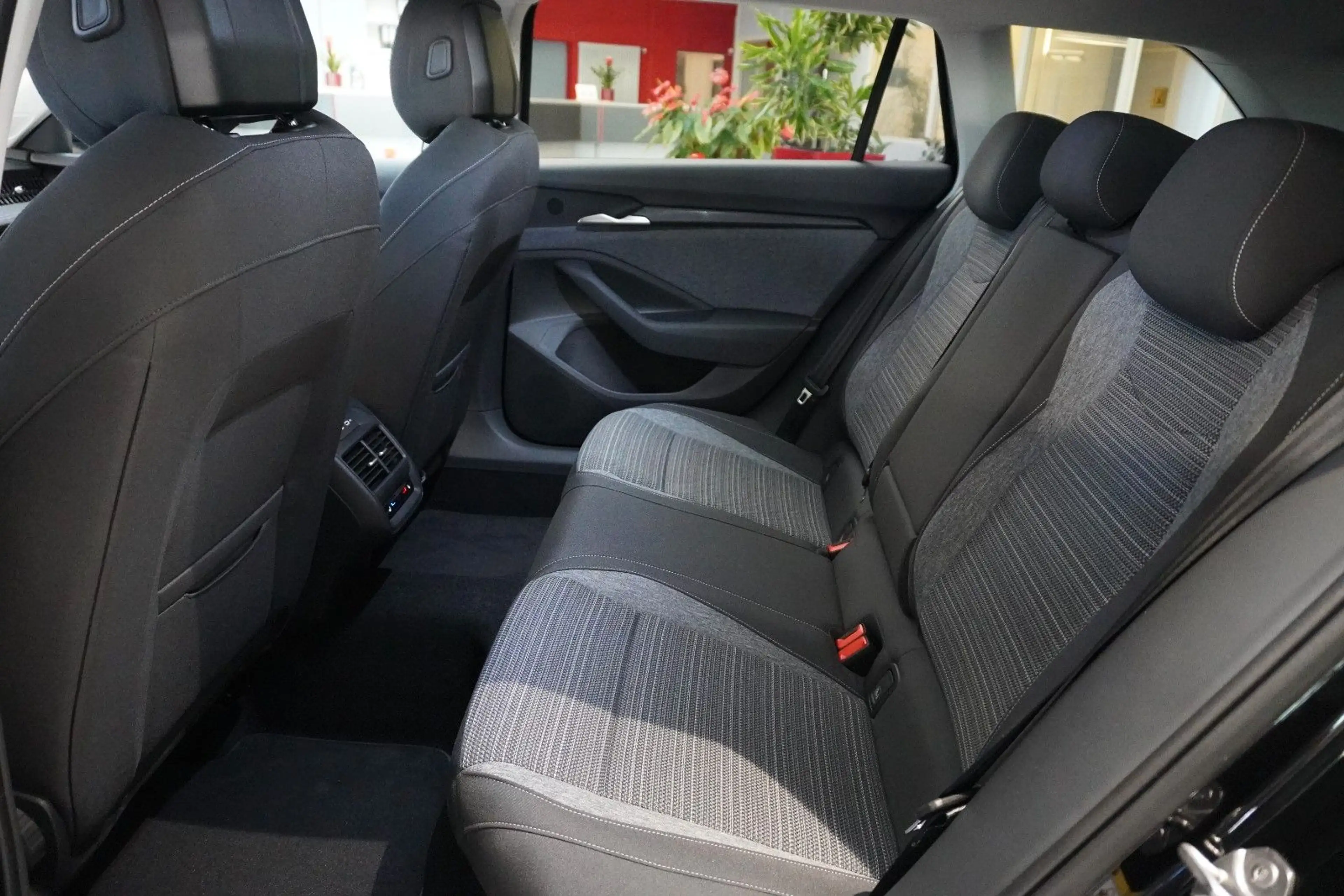 Skoda Superb Kombi Selection 1.5 TSI mHEV DSG*AHK*NAVI — photo 9