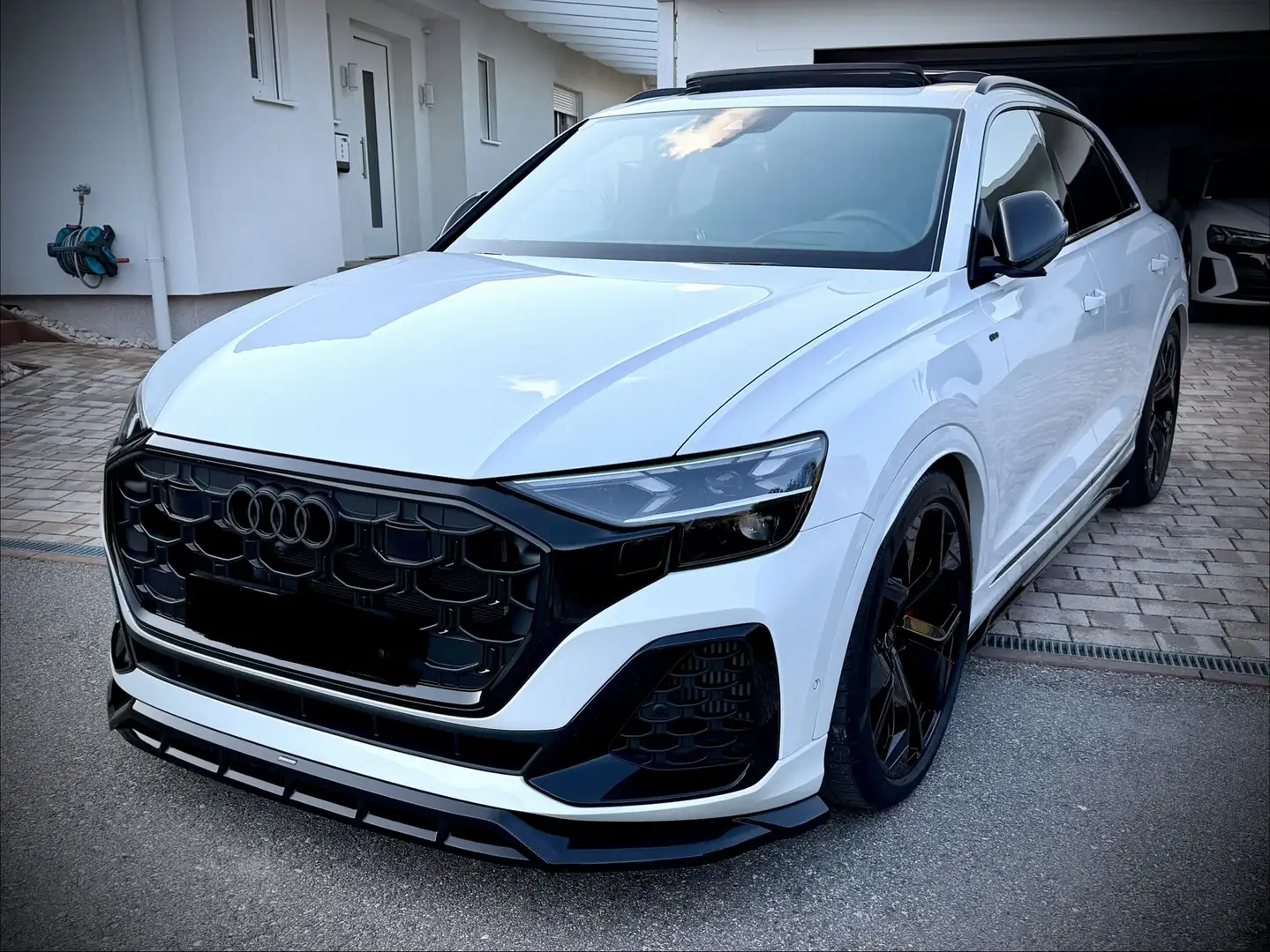 Audi Q8 60 TFSI e quattro „voll“ 8xRS Felgen Weiß - 2