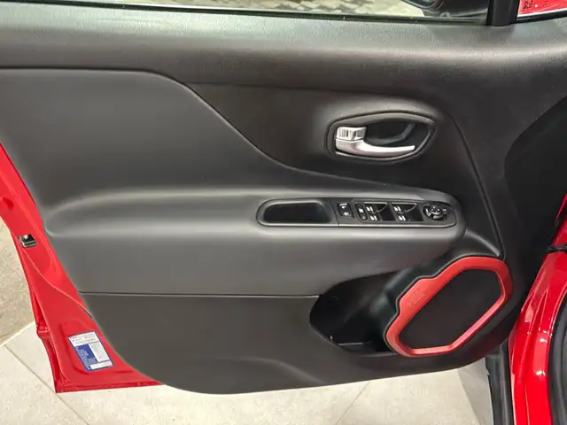 Jeep Renegade view 15