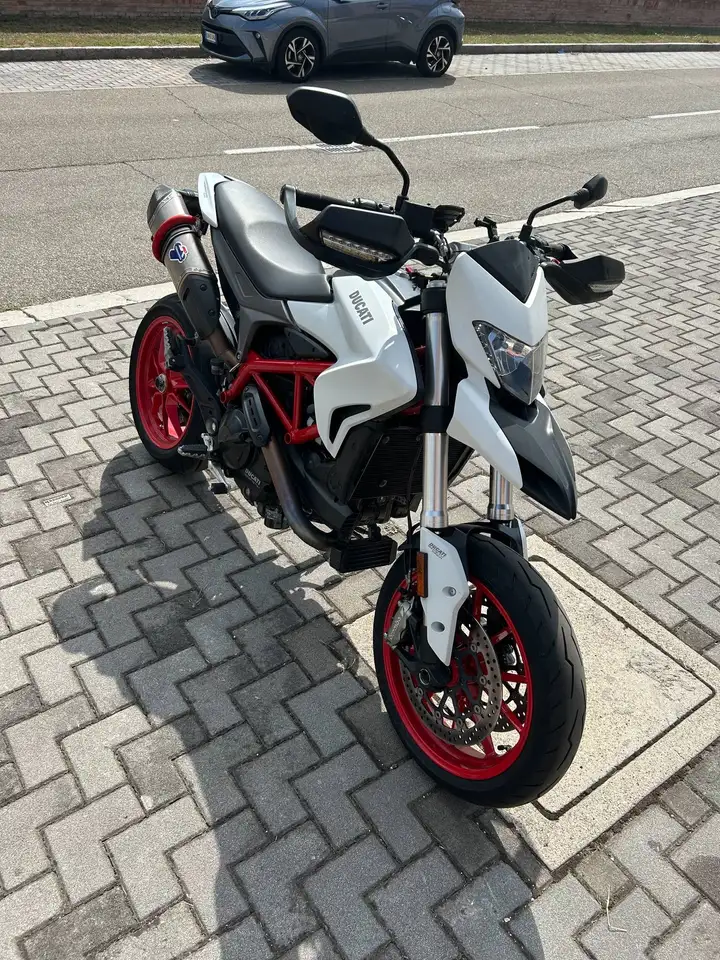 Ducati Hypermotard 939
