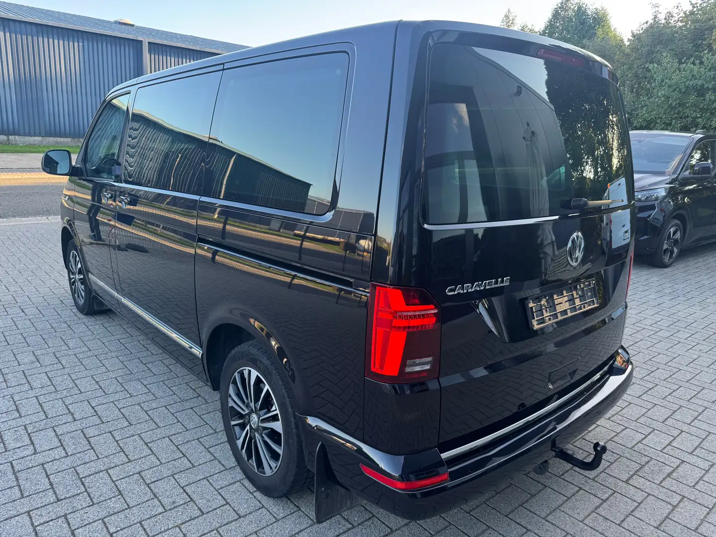 Volkswagen T6.1 Caravelle 2.0 TDi SCR BMT UTILITAIRE  5 pl. DSG (EU6d) Schwarz - 2