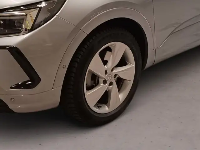 Opel Grandland view 4