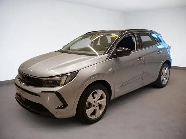 Opel Grandland view 3