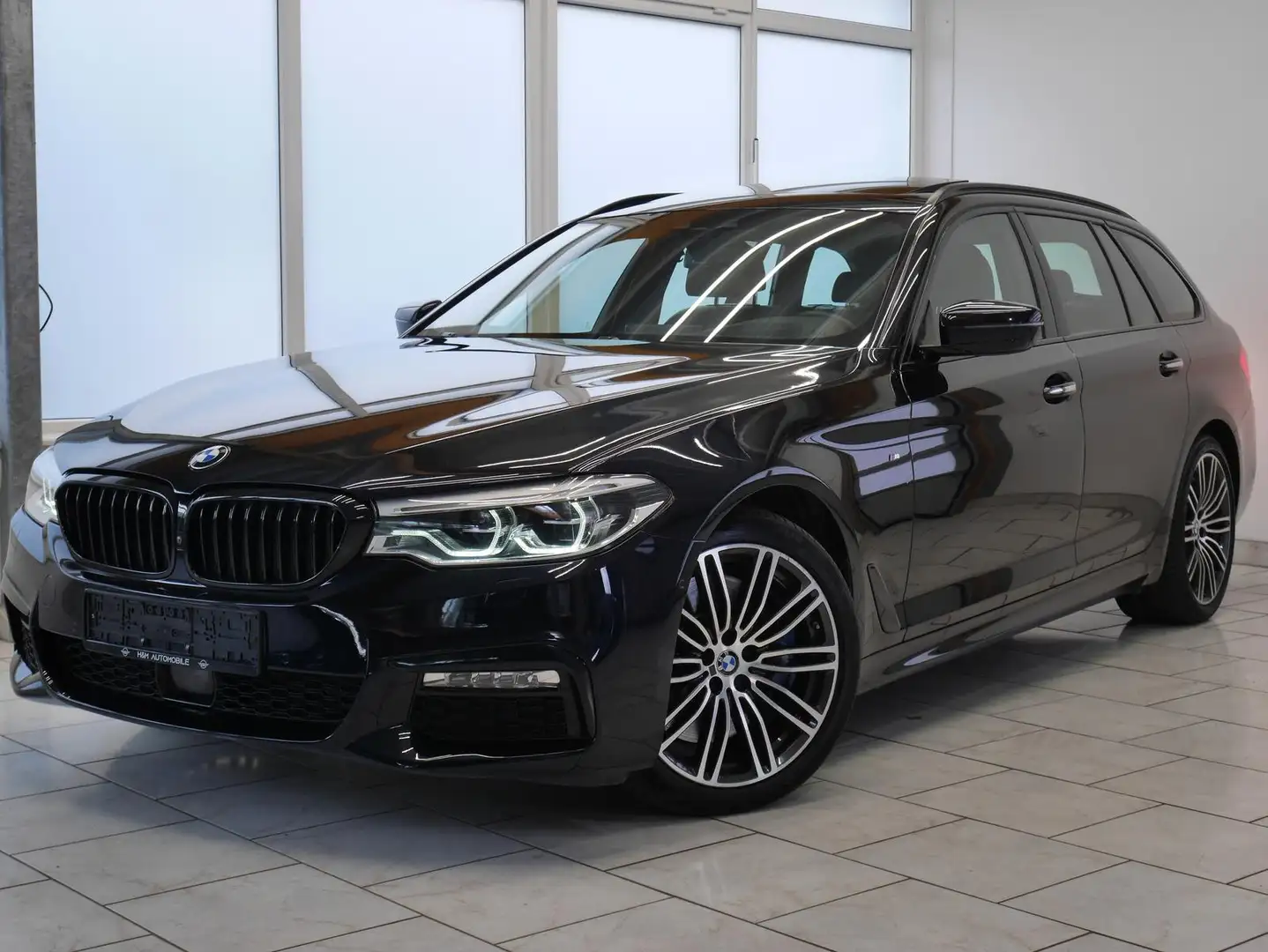 BMW 540 d xDrive M-Sport~Sitzklima/Head Up/Pano/H&K Schwarz - 2