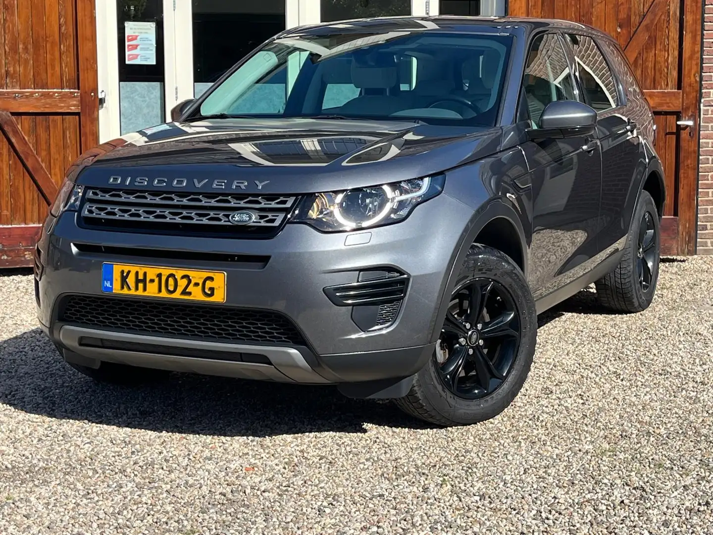 Land Rover Discovery Sport 2.0 TD4 SE Automaat Grau - 2