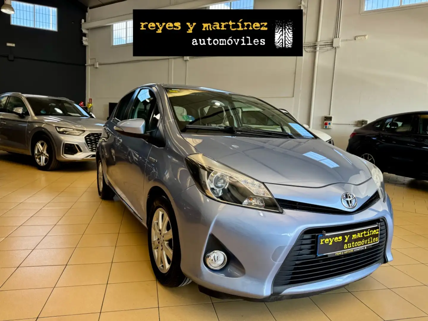 Toyota Yaris Hybrid 1.5 Active Azul - 2