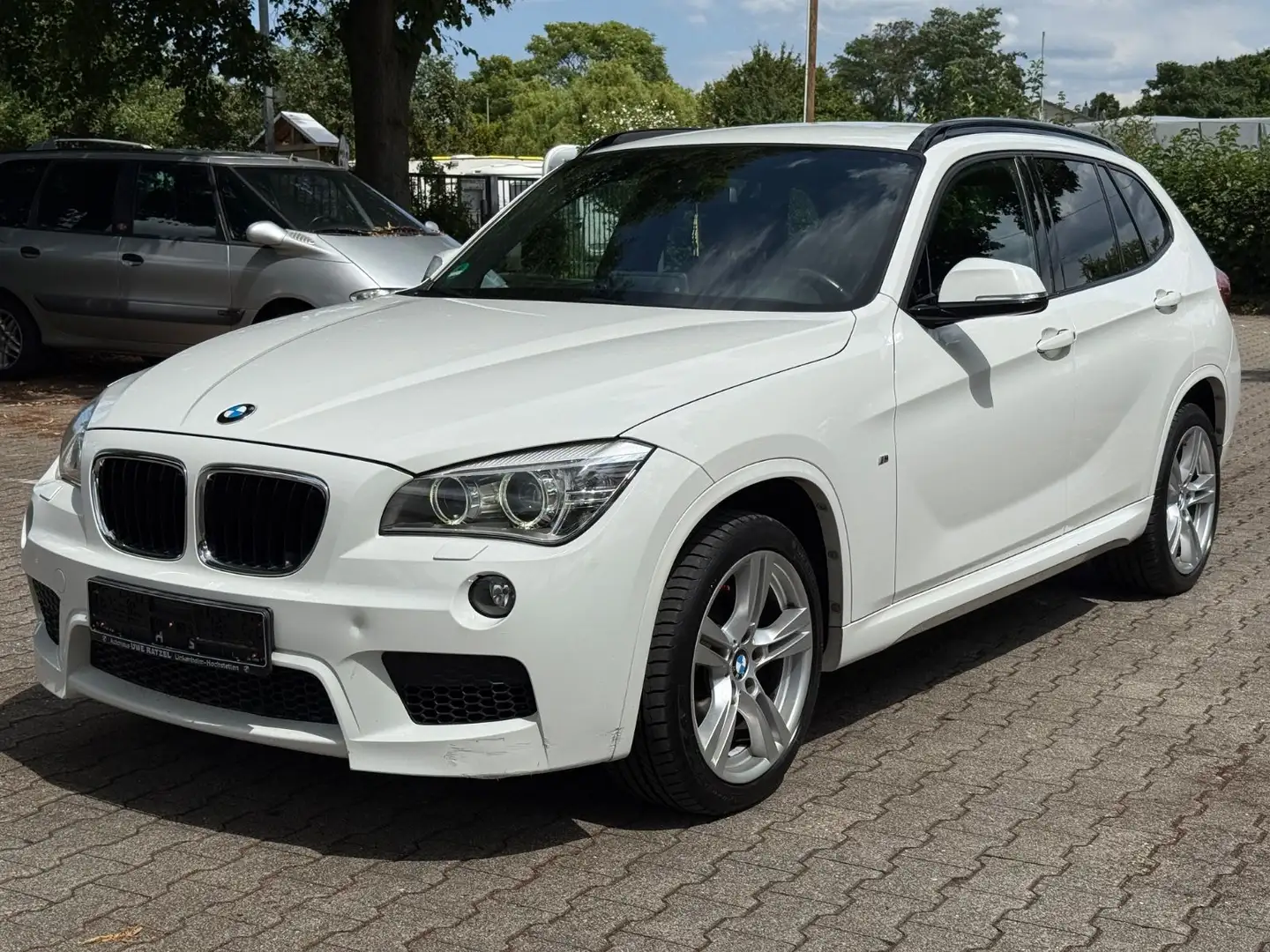BMW X1 18 d xDrive*M-SPORTPAKET*AUTOM*CARPLAY*TOP* bijela - 1