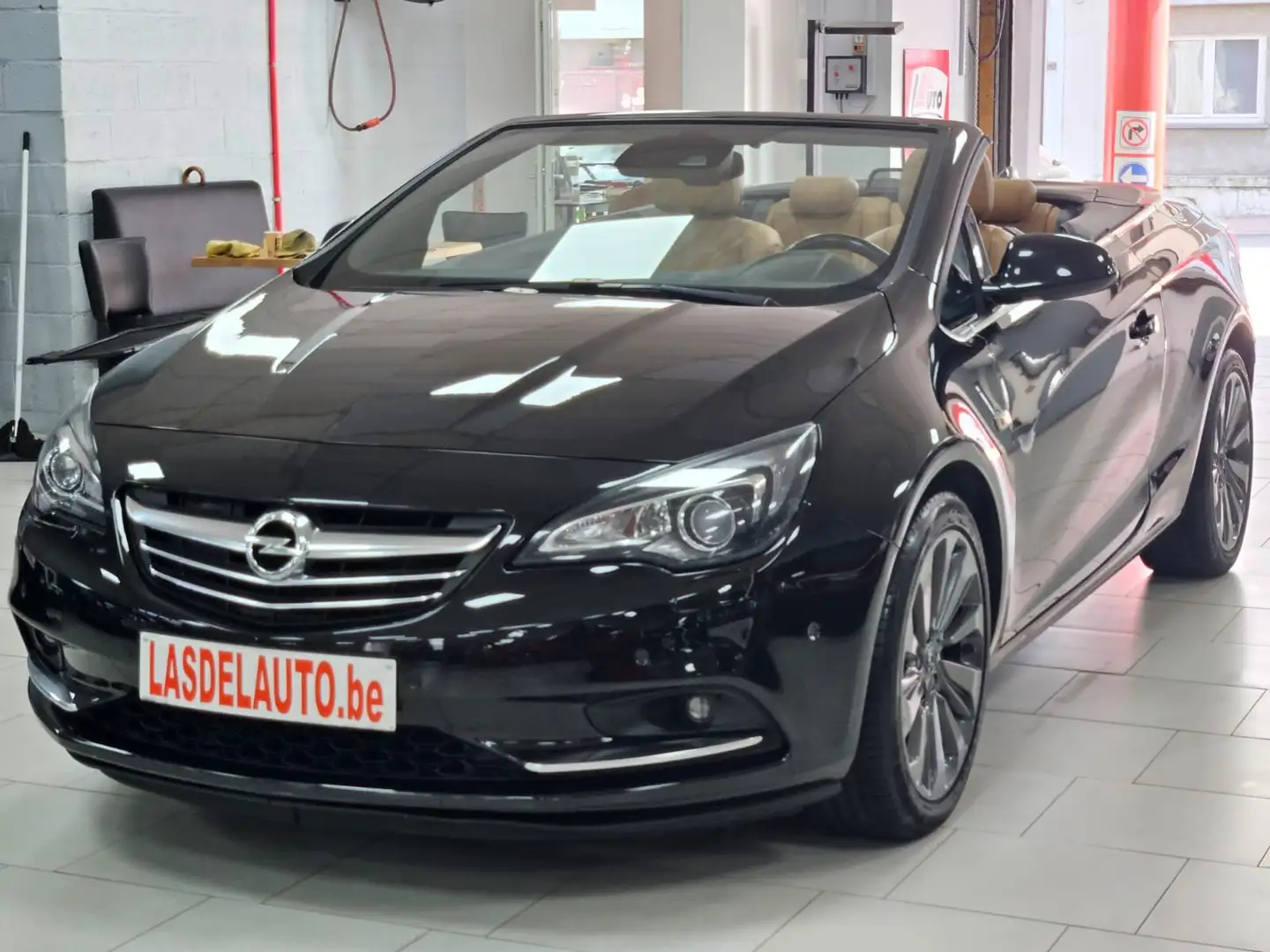 Opel Cascada 1.6i Turbo Cuir Chauffants Bi-XENON Cam Blue Gps Zwart - 2