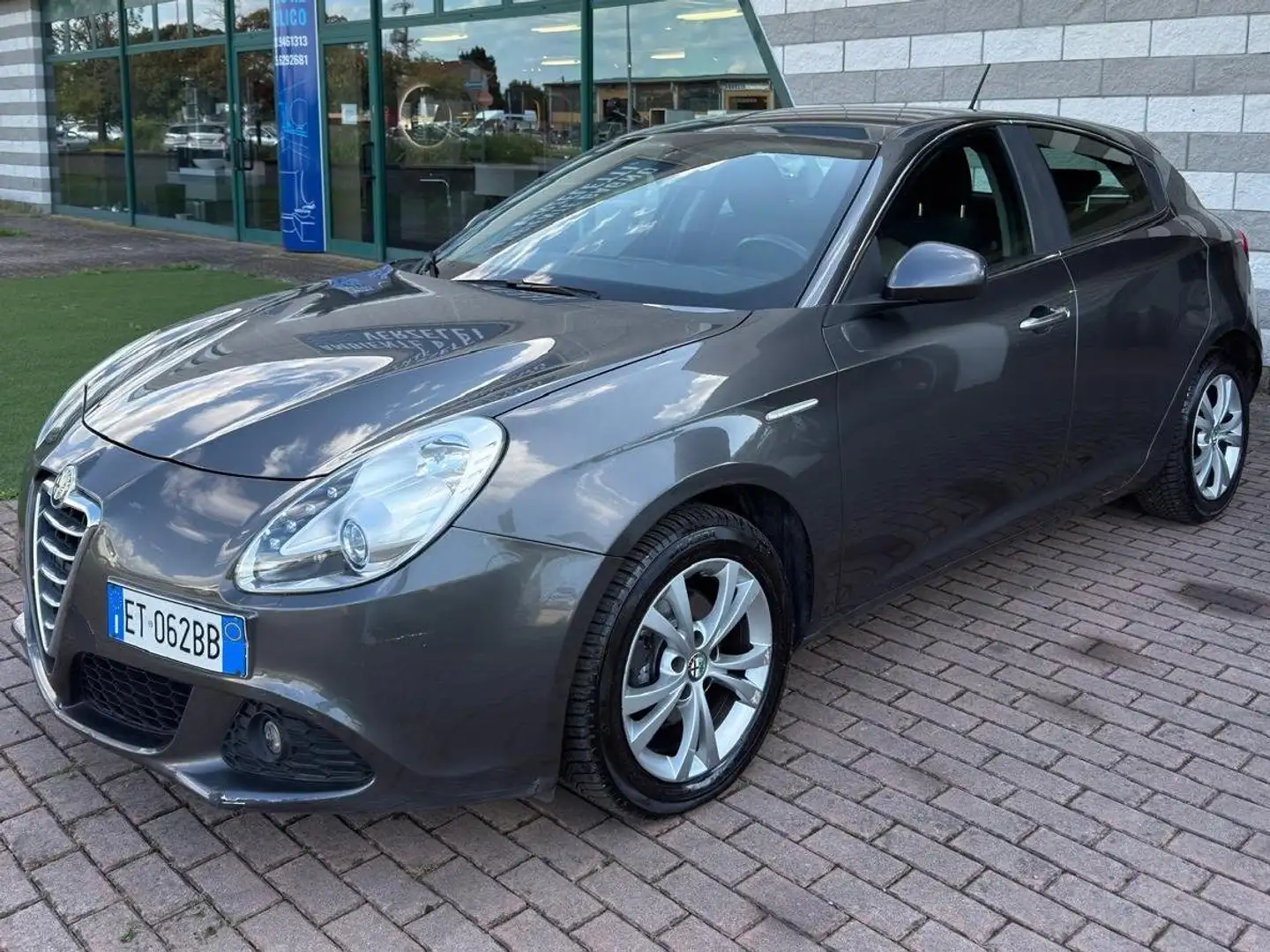 Alfa Romeo Giulietta Giulietta III 2010 1.6 jtdm(2) Progression c/CL Grau - 2