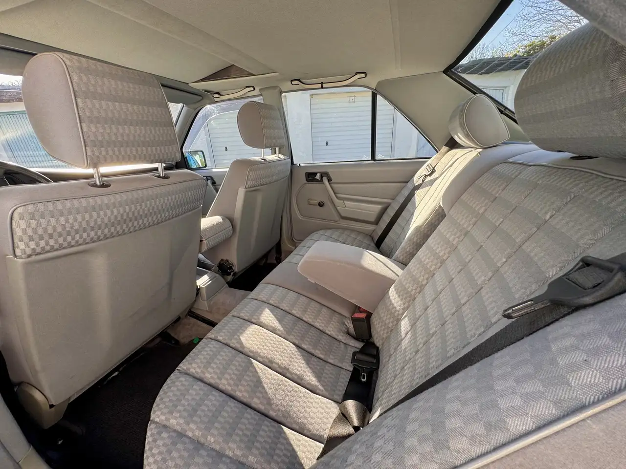 Mercedes-Benz 190 W201 Schiebedach Erstlack Diplomatenblau, foto 4
