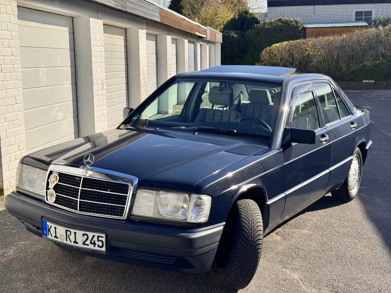 Mercedes-Benz 190 W201 Schiebedach Erstlack Diplomatenblau, foto 1