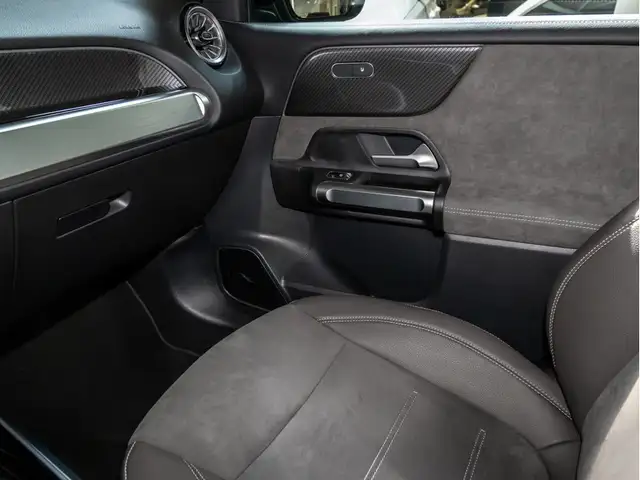 Mercedes-Benz GLB view 18