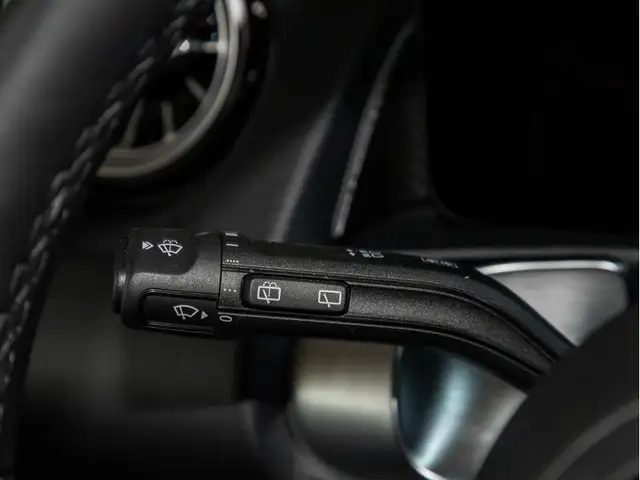 Mercedes-Benz GLB view 22