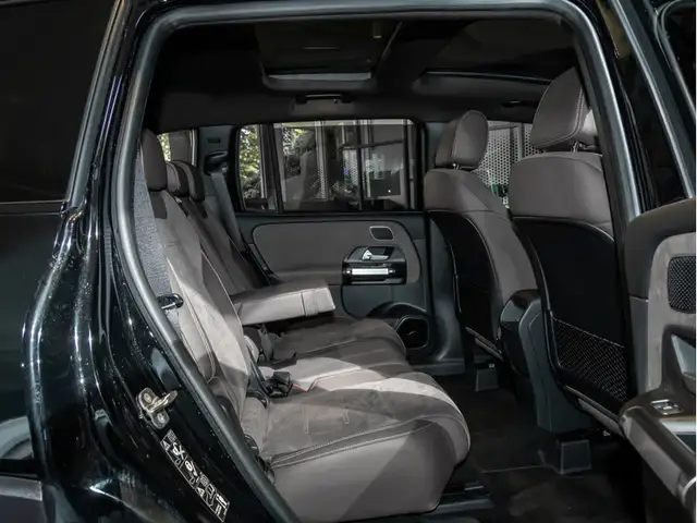 Mercedes-Benz GLB view 10