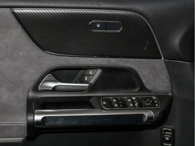 Mercedes-Benz GLB view 25