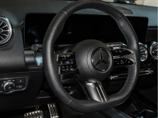 Mercedes-Benz GLB view 26