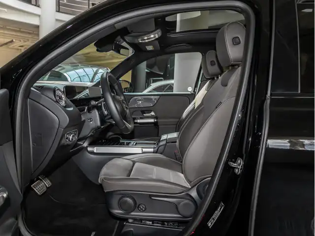 Mercedes-Benz GLB view 12